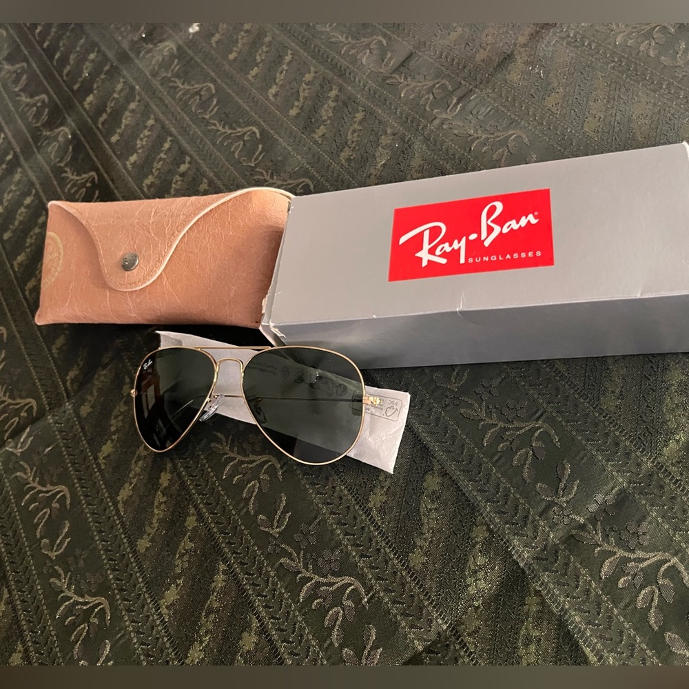 Ray-Ban Unisex Aviator Sunglasses - Gold Frame with Dark Green Lenses